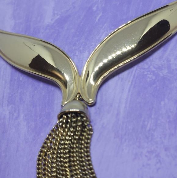 Vintage Avon Gold Tone Chain Tassel Necklace - Picture 10 of 11